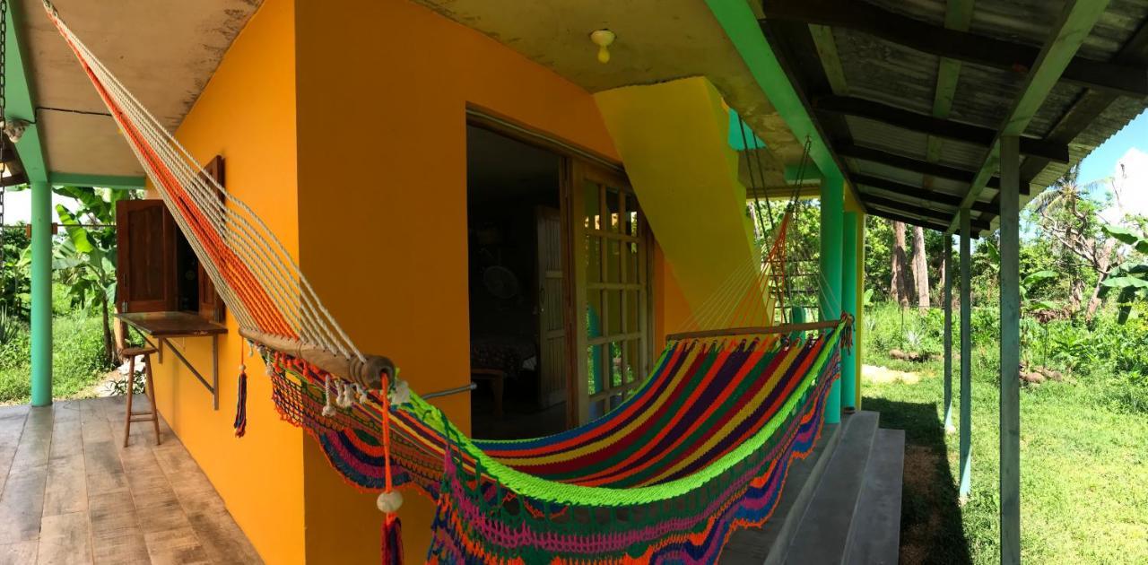 La Casa Naranja Hotel Brig Bay Exterior photo
